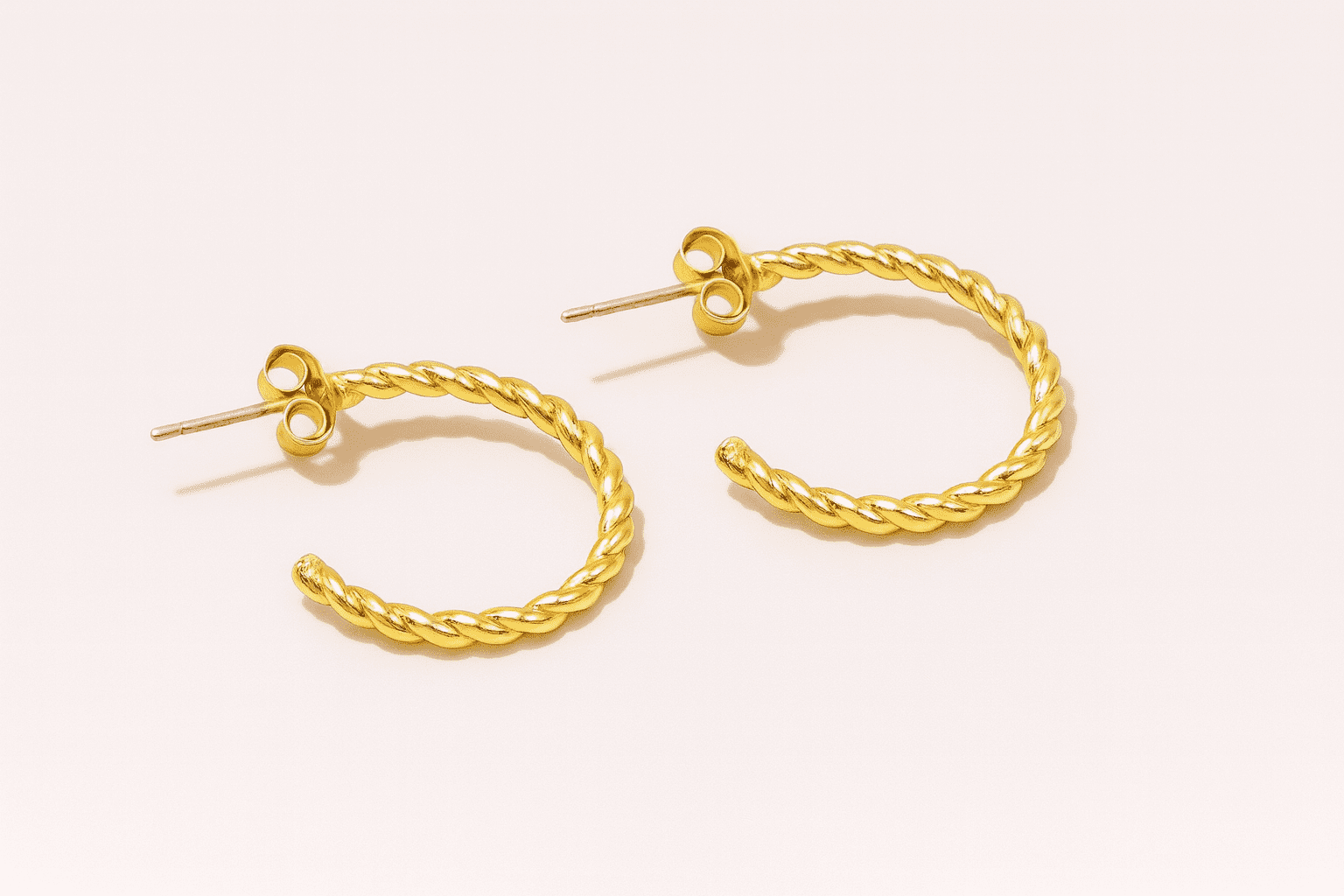 5FB679A2-D9E8-4BC6-9653-3FB762FC8EBB twisted 20mm hoops