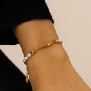 pearl & gold bracelet