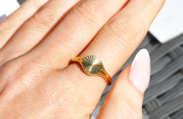gold signet ring