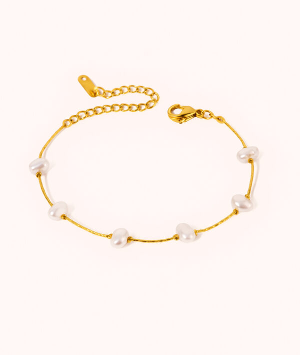 thin pearl bracelet